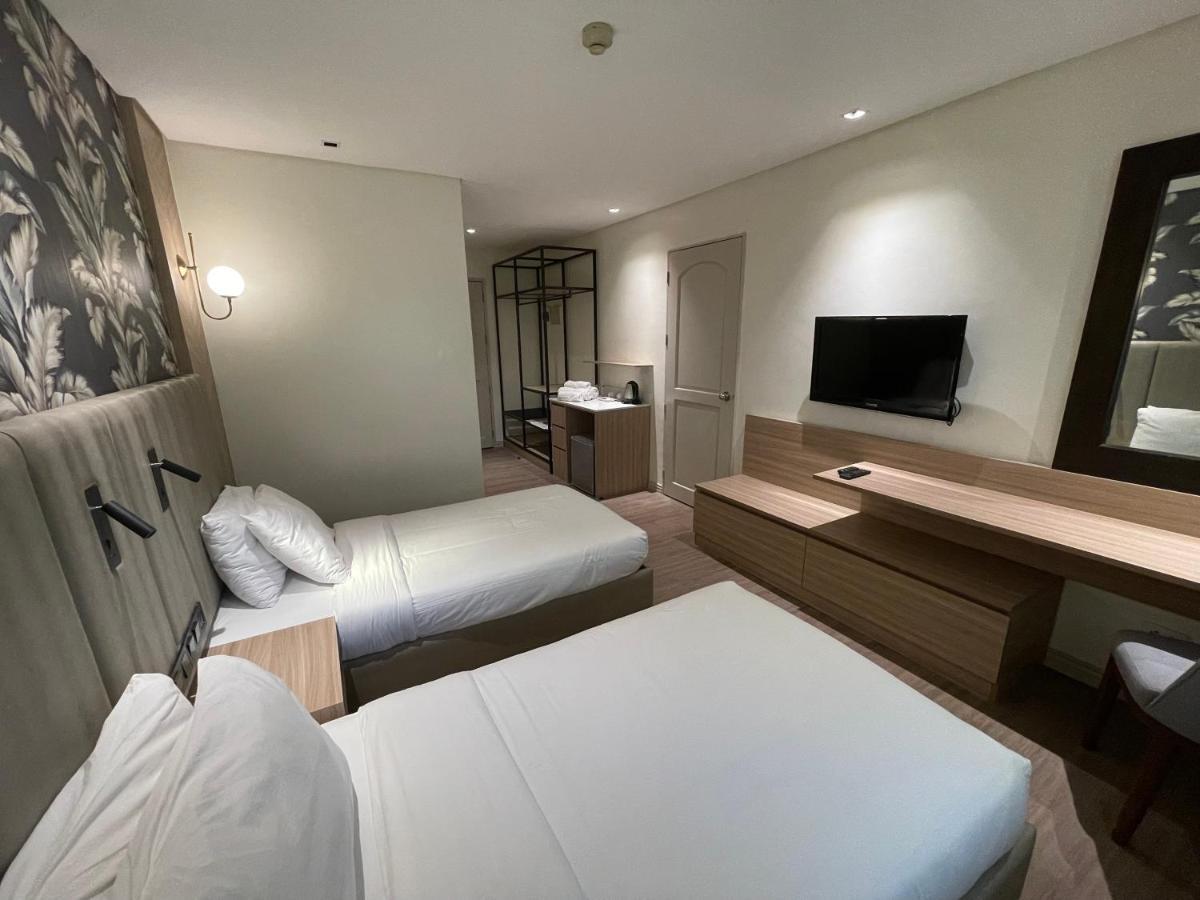 Luisita Central Park Hotel Tarlac City Room photo