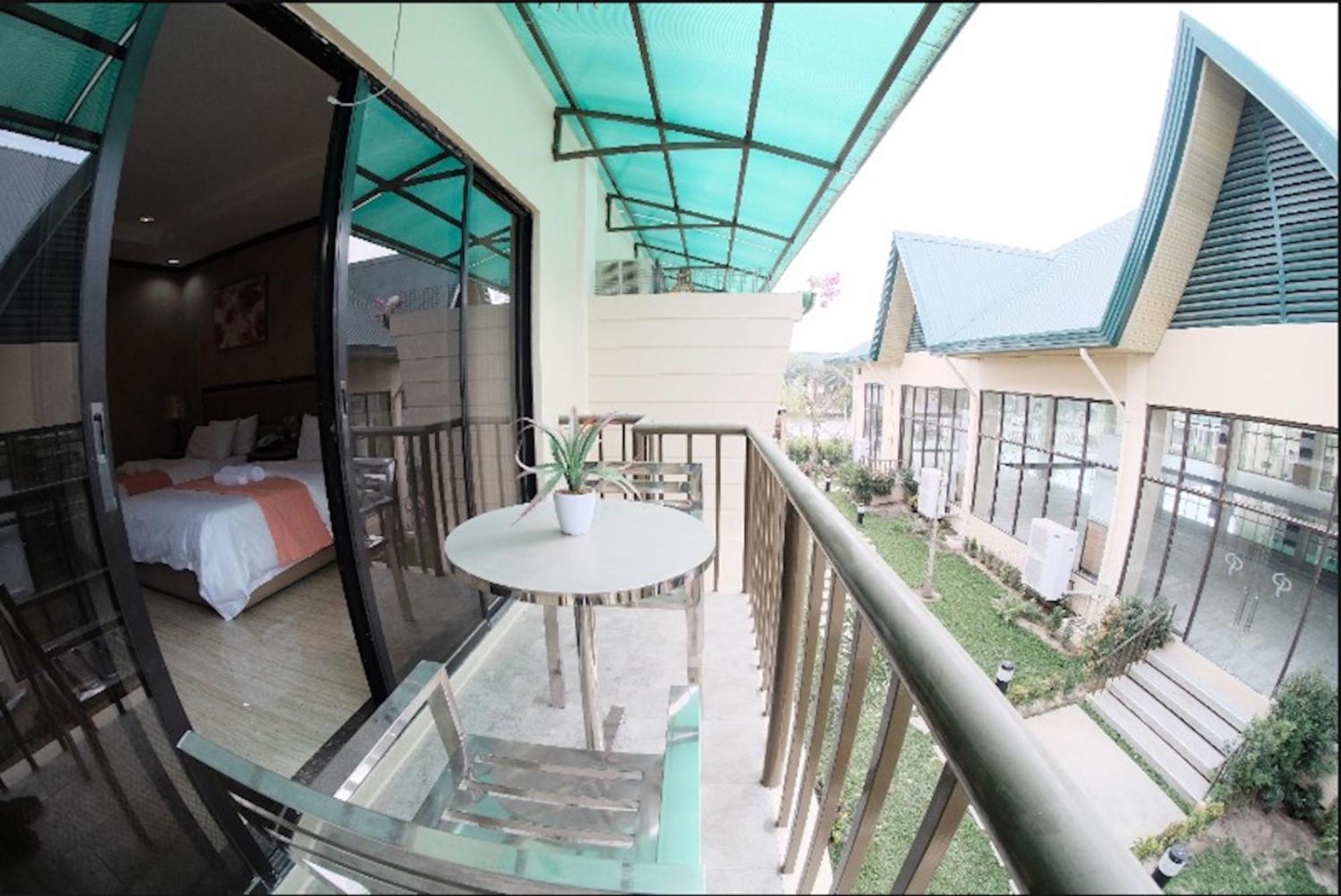 Luisita Central Park Hotel Tarlac City Room photo