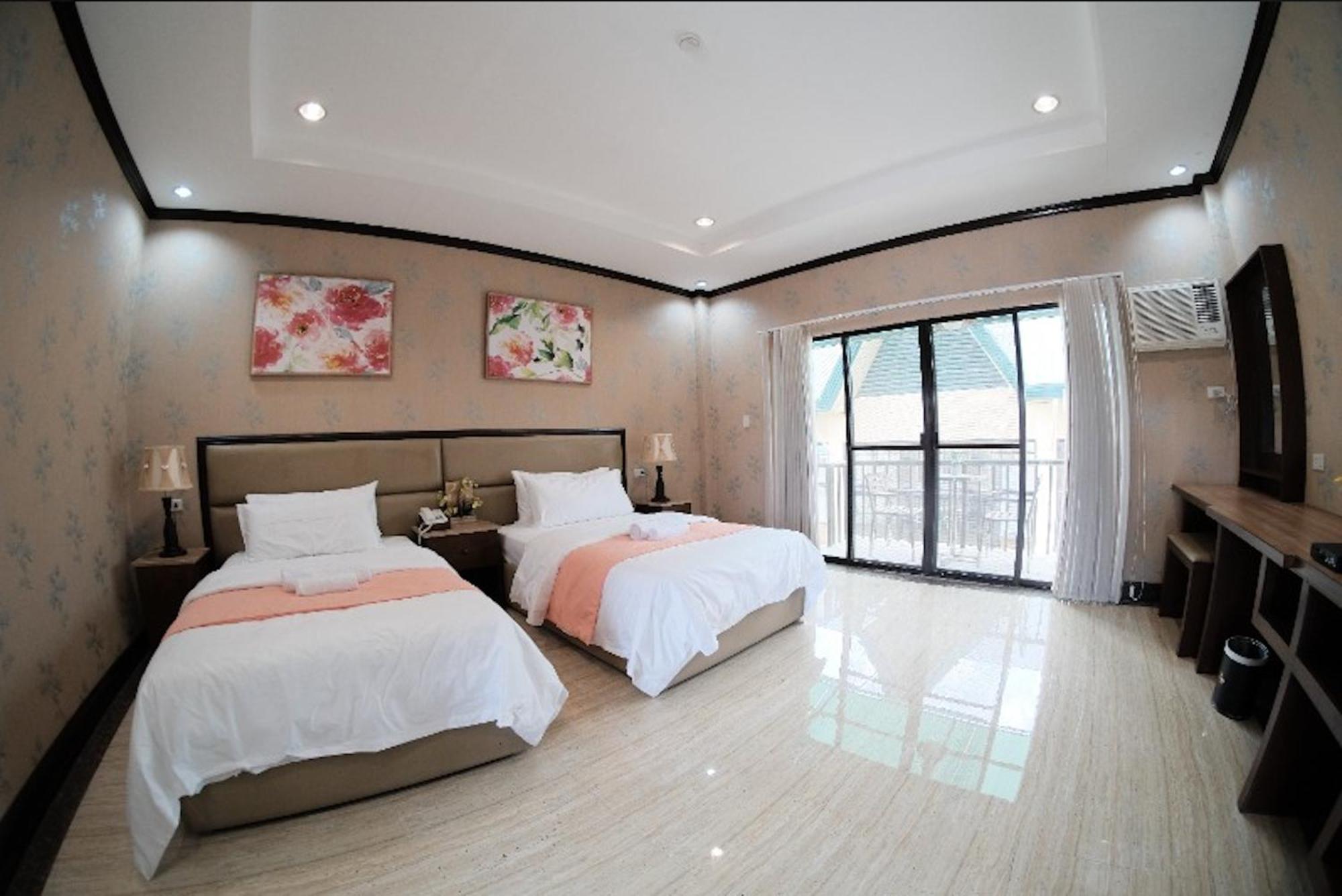 Luisita Central Park Hotel Tarlac City Room photo