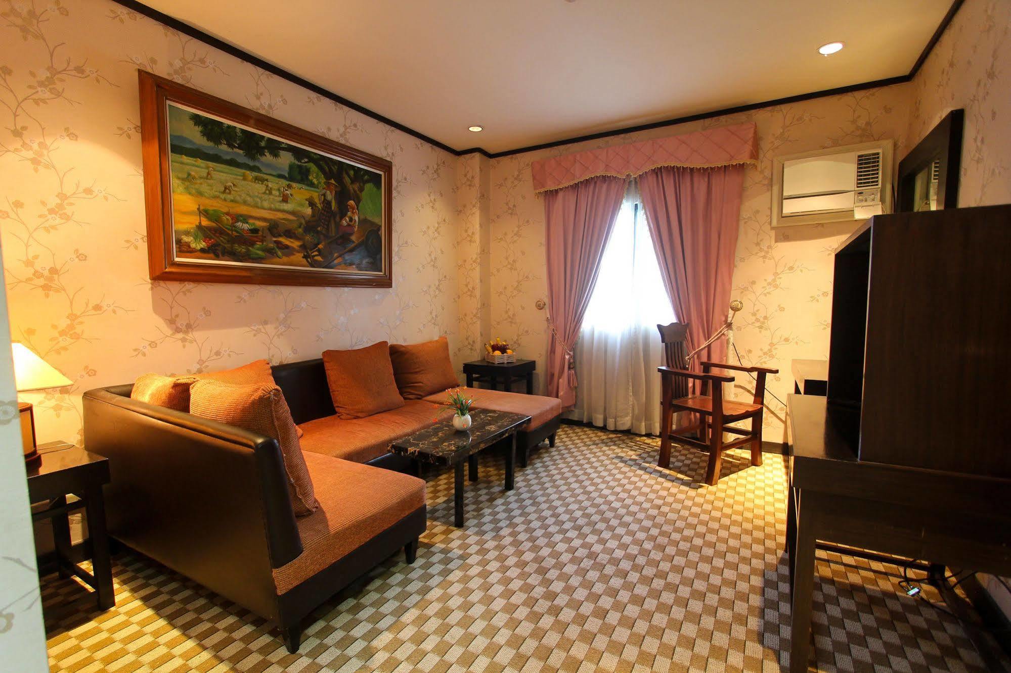 Luisita Central Park Hotel Tarlac City Exterior photo