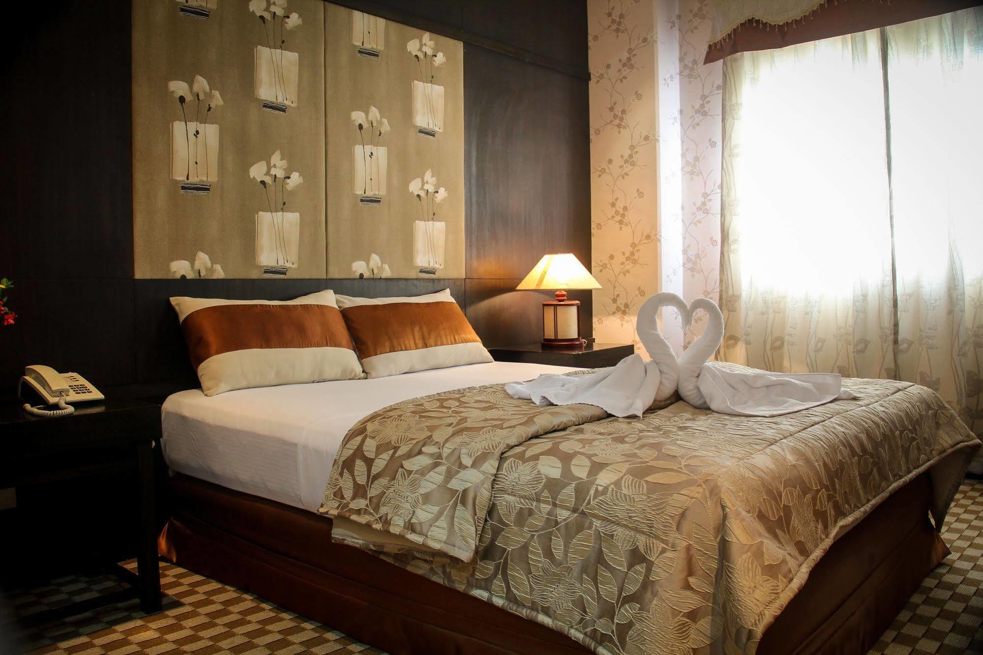 Luisita Central Park Hotel Tarlac City Exterior photo